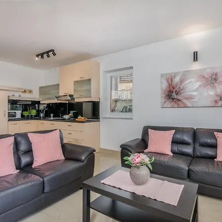 Apartment Ada