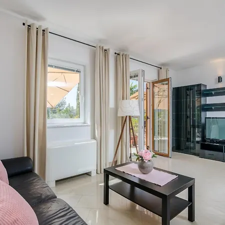 Ada Apartment Malinska