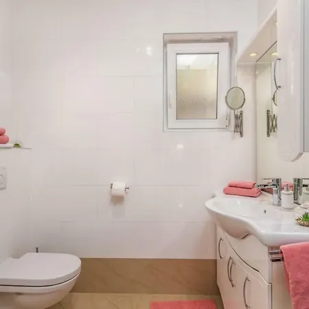 Ada Apartment *